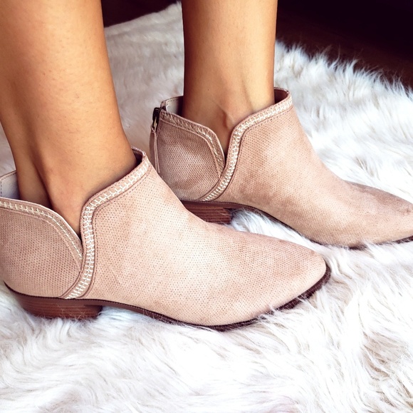📣LAST PAIR//The Indiana// Taupe Ankle Bootie - Picture 2 of 8